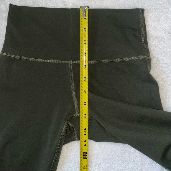 Lululemon 21 Inch Army Green Leggings - Picture 9 of 11